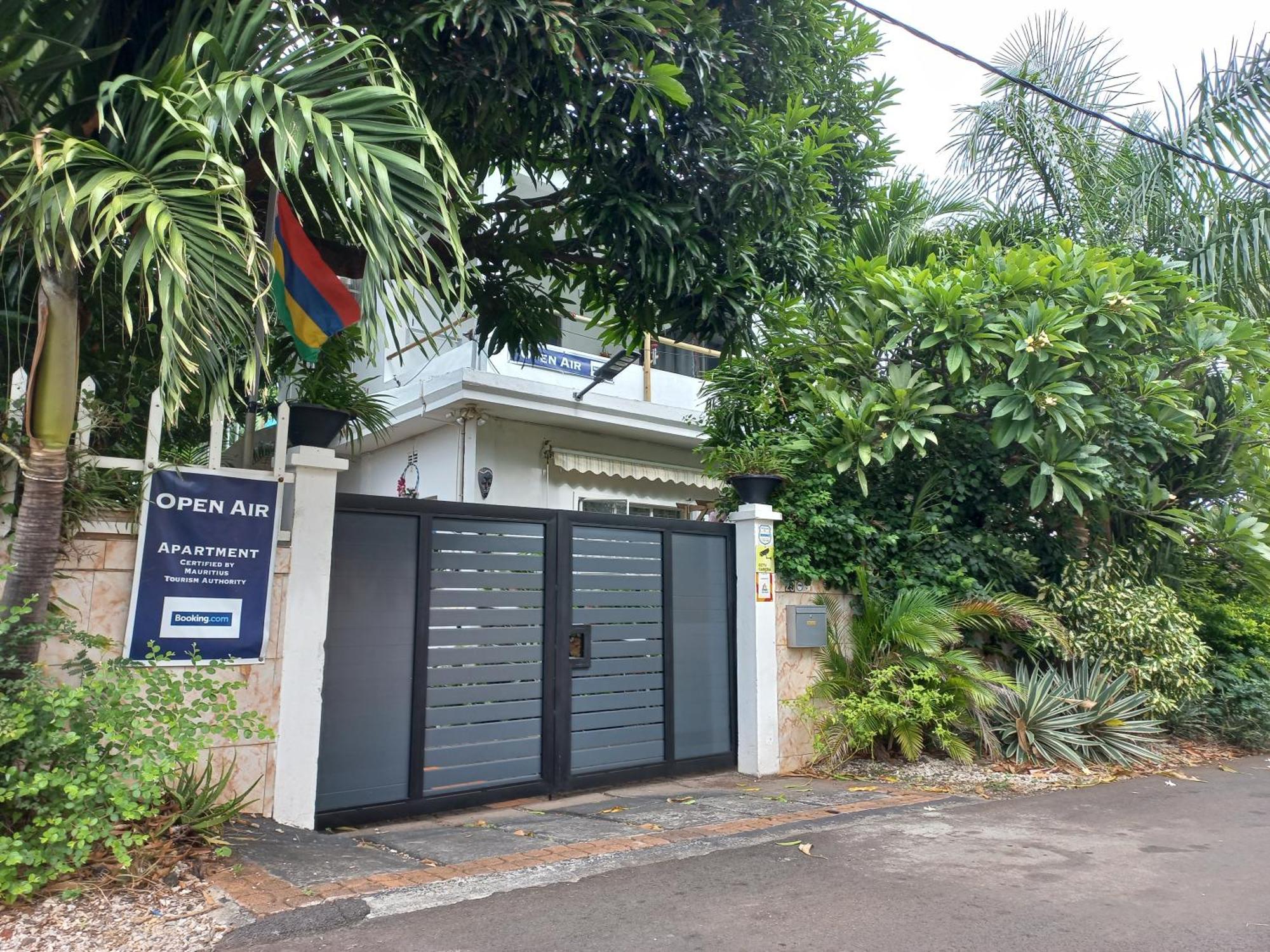 Open Air Café&Apartment Port Louis Exterior foto